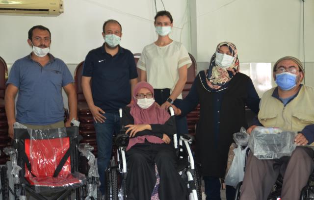 Engelliler tekerlekli sandalye sevinci yaşadı