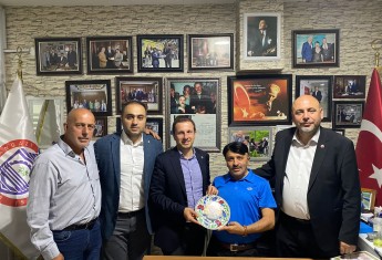 TSD ORHANGAZİ ŞUBE YÖNETİMİNDEN MİLLETVEKİLİ AHMET KILIÇ’A ONURSAL ÜYELİK BELGESİ
